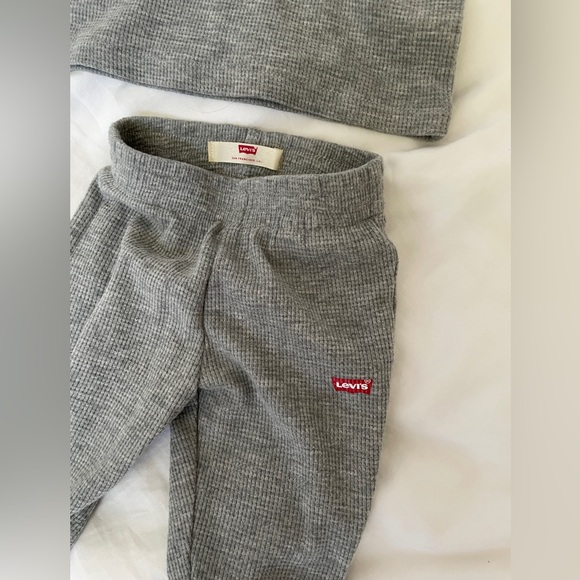 Levi’s 6 month baby waffle knit set - Picture 2 of 6